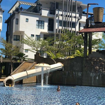 Swiss Garden Residence Pool Sea View Beach Resort Luxury Apartment & Family Suite Куантан Экстерьер фото